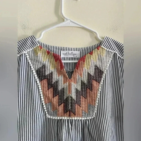 Mod Boutique Cap Sleeve Top. Size: XL - Picture 7 of 10